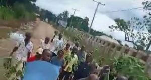 ENUGU: Owo Youths In Nkanu East LGA Protest Against Alleged Land-Grabbing By Traditional Ruler