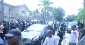 Just In: Kogi Governor, Ododo, Makes Surprise Visit To Yahaya Bello During EFCC Siege