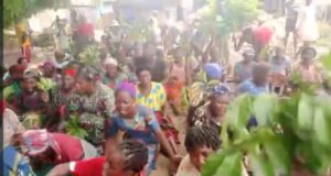 Video: Enugu Community Protests Proposed Produce City, Urges State Government Intervention