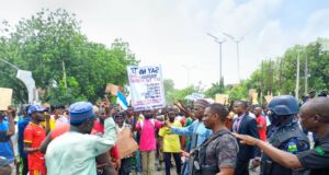 Day 2: Police Fire Teargas At #EndBadGovernance Protesters In Abuja