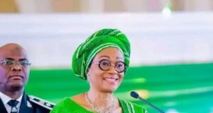 Tinubu’s Wife Empowers 1,000 Kwara Traders With N50m Grant