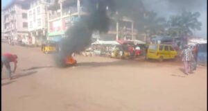 Enugu Youths Block Roads, Demand Justice For Ogene Music Legend Shot By Police Inspector