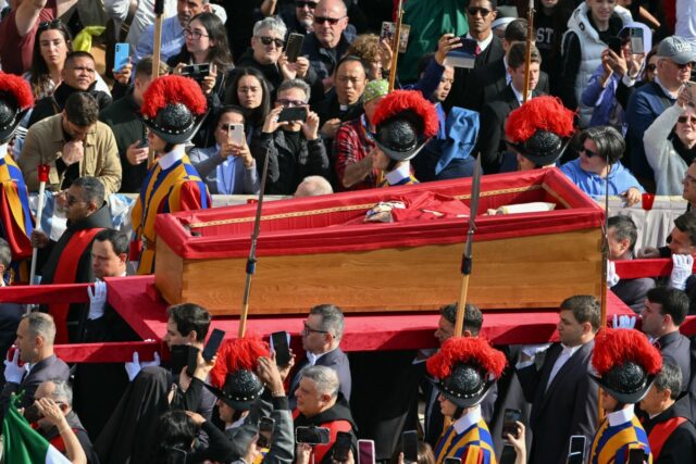 AFP__20250423__43796HR__v2__Preview__TopshotVaticanReligionPope-1