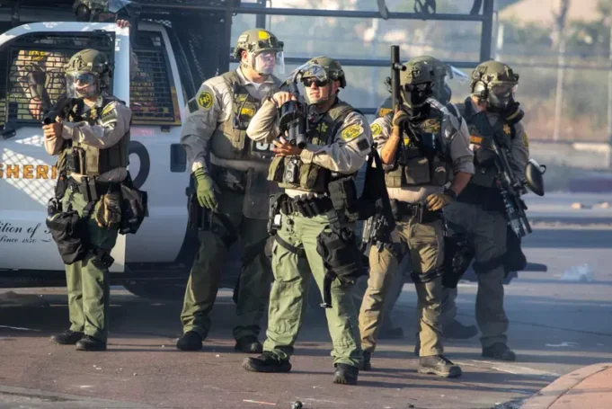 AFP__20250608__49M427T__v9__Preview__UsAgentsProtestersClashAgainInLosAngelesOverImm