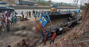 Six K!lled, 23 Injured In Trailer Crash On Lagos–Ibadan Expressway